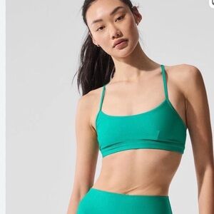 ALO Yoga Airlift intrigue Bra in Ocean Teal Size Large